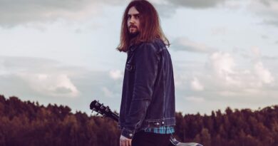 Martin Reynolds looks on the bright side with solo debut ‘Strange Days Indeed’ martin reynolds you dirty blue